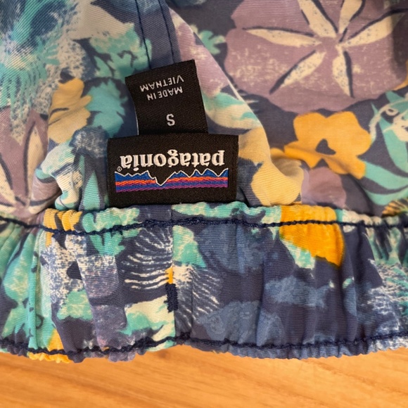Patagonia Barely Baggies Size Small - Picture 3 of 3
